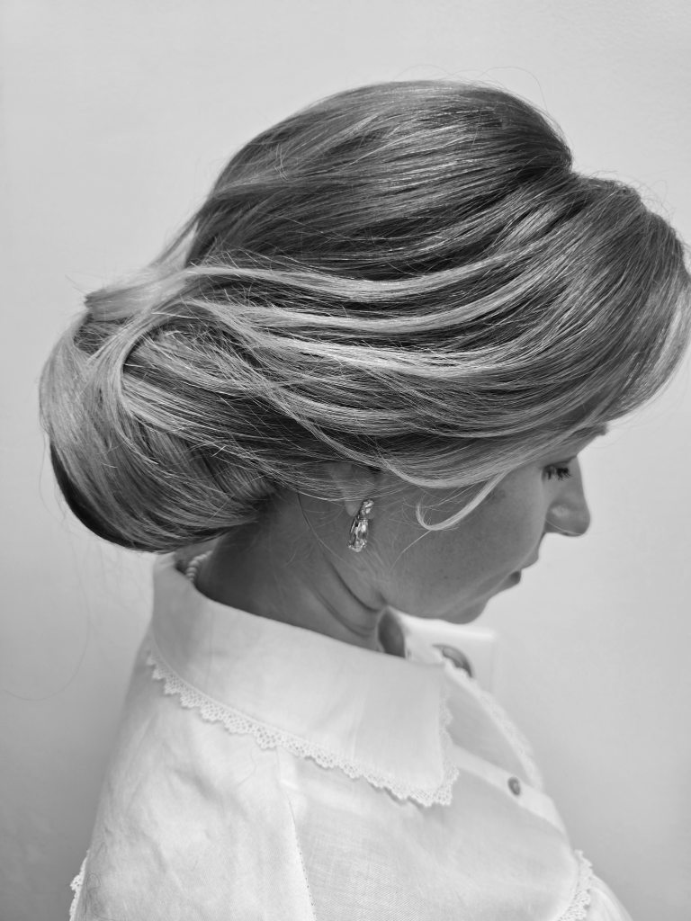 Chignon bas chic blond Mariage