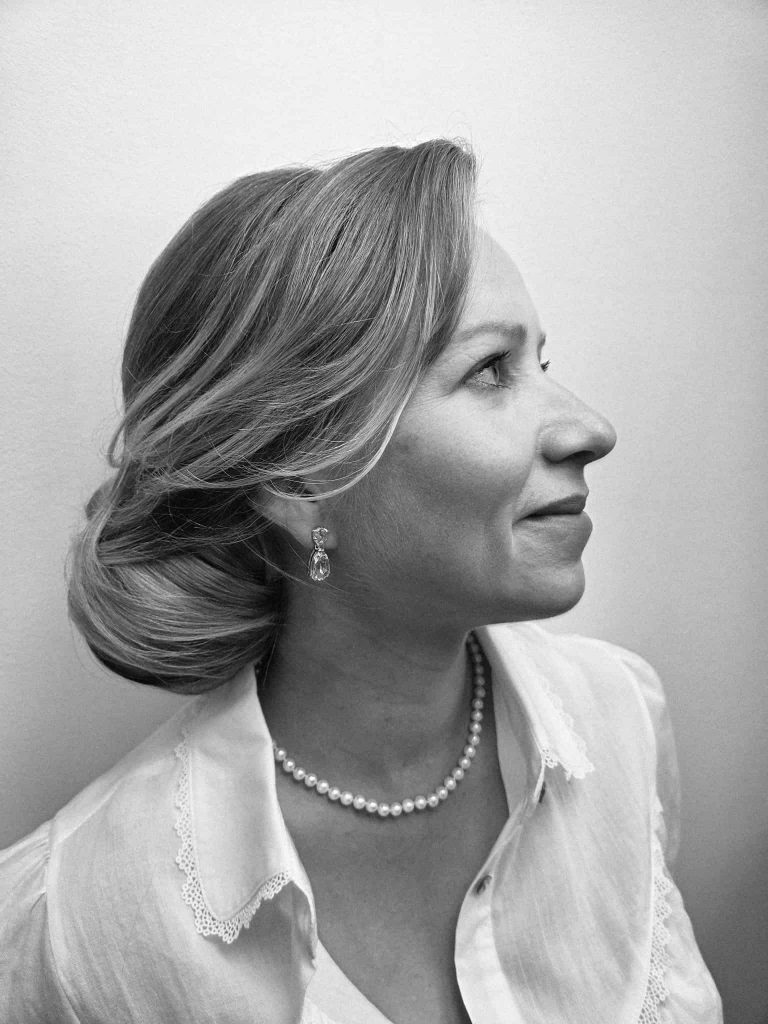 Chignon bas chic blond Mariage