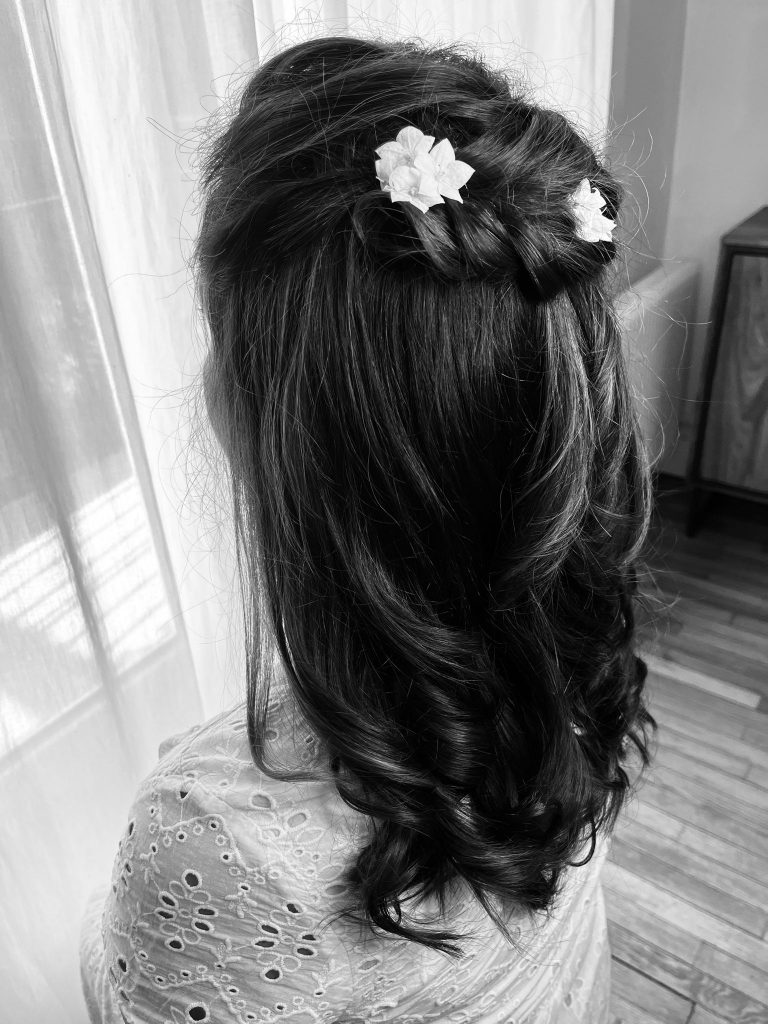 Coiffure bohème cheveux bouclés Mariage