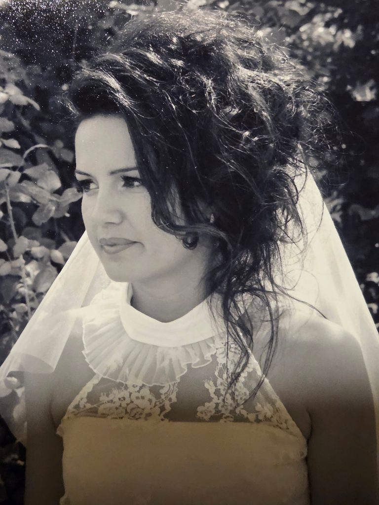 Coiffure mariée floue asymétrique