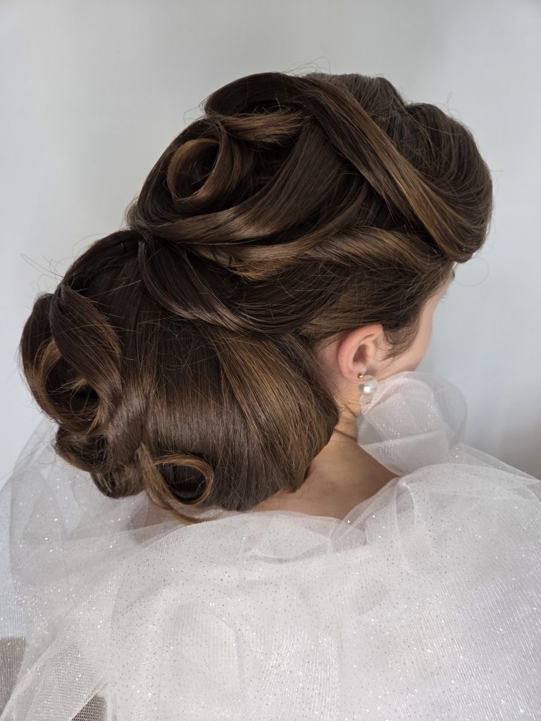 Chignon bas nuque chic élégant sophistiqué mariage tulle blanc