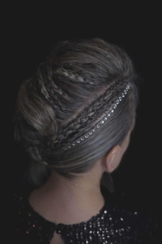 #coiffureévénementielle#coiffuredesoirée#cheveuxlongs#checheveuxgaufrés#cheveuxblonds#tresses#strasscheveux