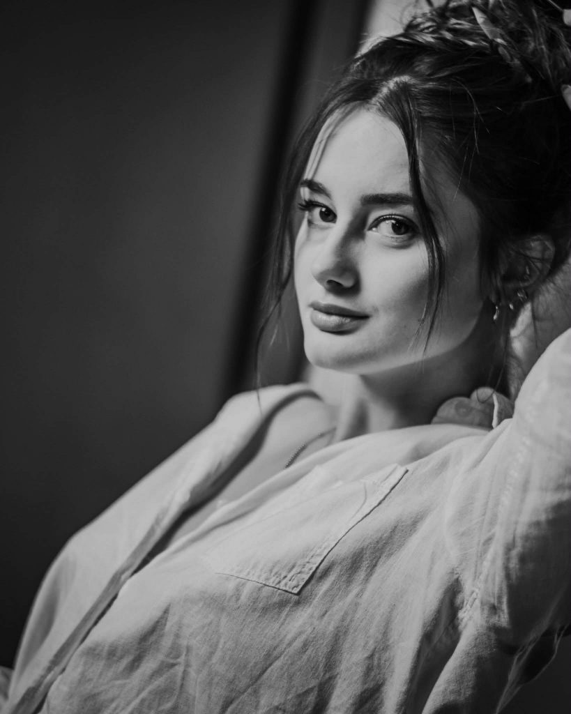 #Shootingphoto#modele#chignonsobre#chignonnaturel#coiffédécoiffé#simplicité